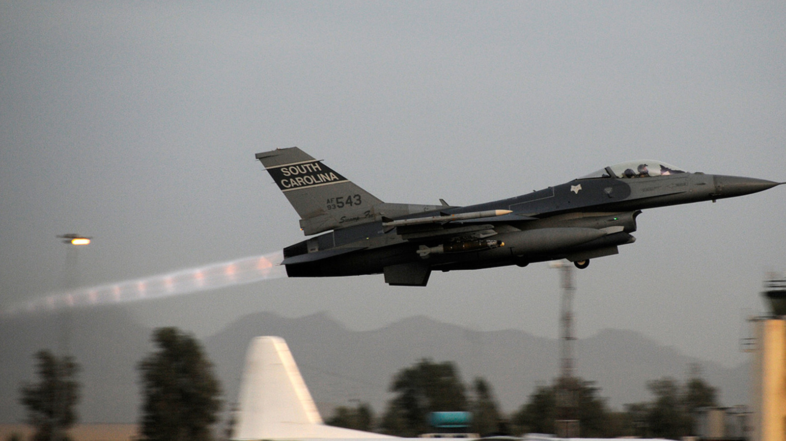 The Science Behind Fighter Jet Afterburners and Glowing Shock Diamonds